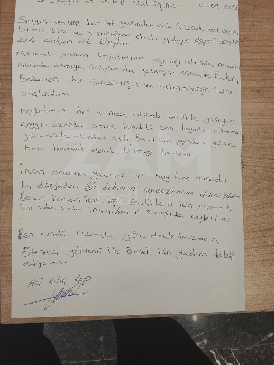 ZamHaberAjans's tweet photo. 3 Çocuk babası bir vatandaş, asgari ücret ile evini geçindiremediği için çaresizlik ve tükenmişliğin içerisine saplandığını belirterek valilikten kendisi için ötenazi yapılmasını talep etti:

"İnsan onuruna yakışır bir hayatım olmadı" https://t.co/VGxbQoiFJZ