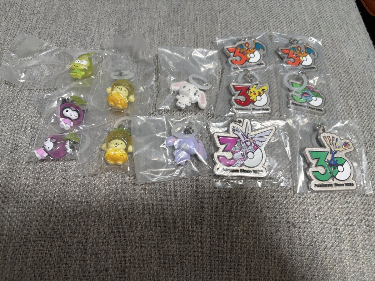 tr_4788's tweet photo. めじるしアクセサリー ガチャ ガチャガチャ 販売 譲渡
【譲】画像のめじるしアクセサリー
【求】定価＋送料
たまごっち・ジュエルペット・サンリオ・ヨッシーなど✨
郵送のみ📮
お支払い：PayPay
※交換は受け付けておりません🙇🏻‍♀️
#ガチャガチャ販売 #めじるしアクセサリー販売 #めじるしアクセサリー https://t.co/ysdh18yJjN