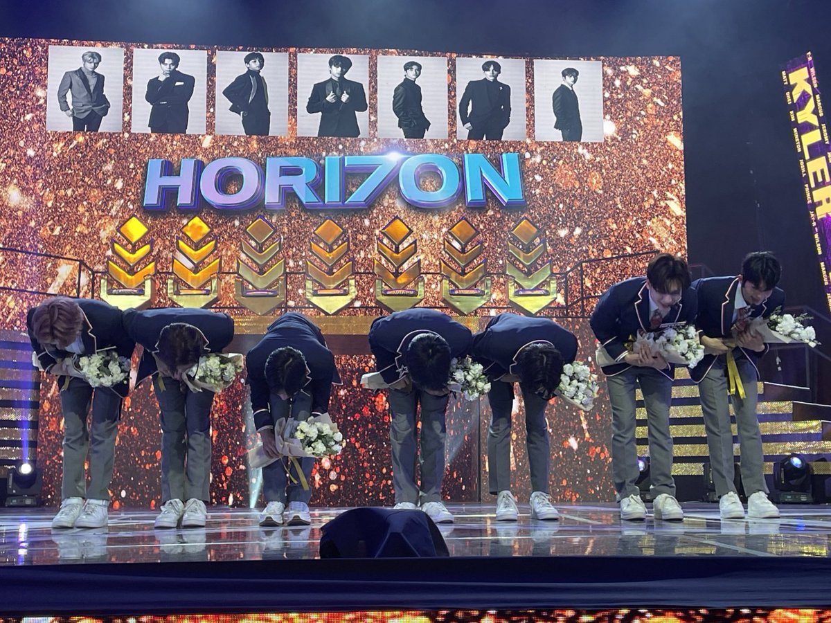 binibini_L_'s tweet photo. first bow                        final bow

HORI7ON DESERVES BETTER

#FreeHORI7ON @mld_official_

#HORI7ON #호라이즌 
#StandWithHORI7ON 
@HORI7ONofficial @HORI7ON_twt https://t.co/rZ9oor5qoe