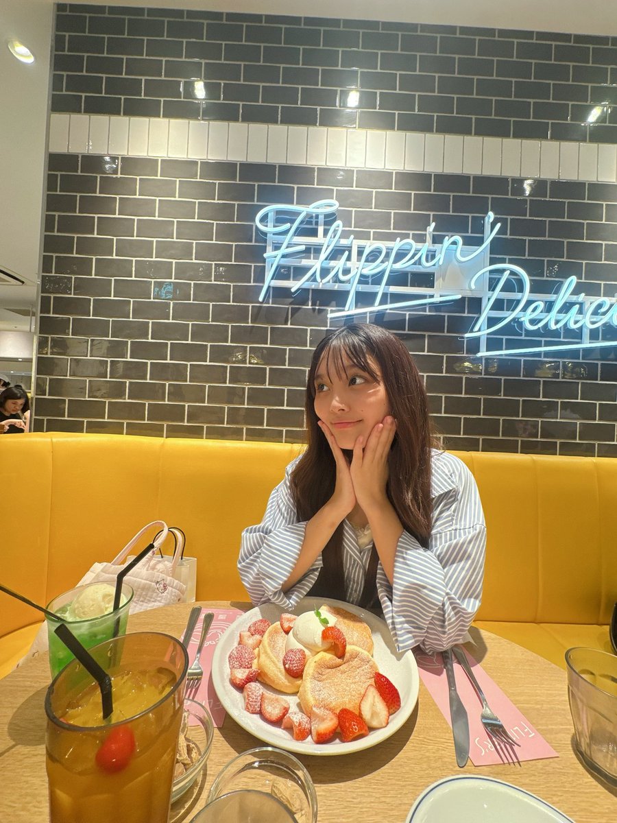 pinoa1130's tweet photo. みんなやっぽー！
29日のライブのあとに

まみーとパンケーキ食べたよん!!

みんなはパンケーキすき？ https://t.co/6DWNejGiSA