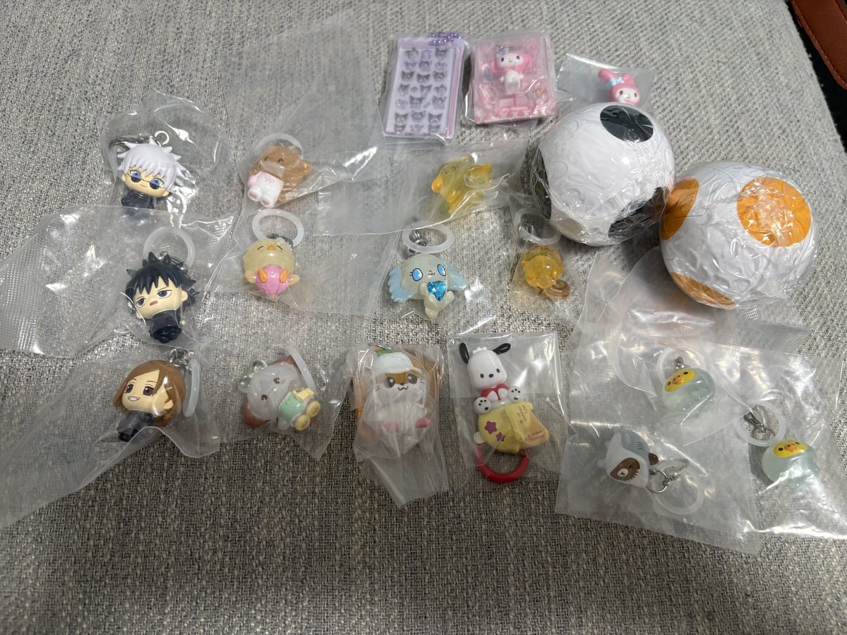 tr_4788's tweet photo. めじるしアクセサリー ガチャ ガチャガチャ 販売 譲渡
【譲】画像のめじるしアクセサリー
【求】定価＋送料
たまごっち・ジュエルペット・サンリオ・ヨッシーなど✨
郵送のみ📮
お支払い：PayPay
※交換は受け付けておりません🙇🏻‍♀️
#ガチャガチャ販売 #めじるしアクセサリー販売 #めじるしアクセサリー https://t.co/ysdh18yJjN