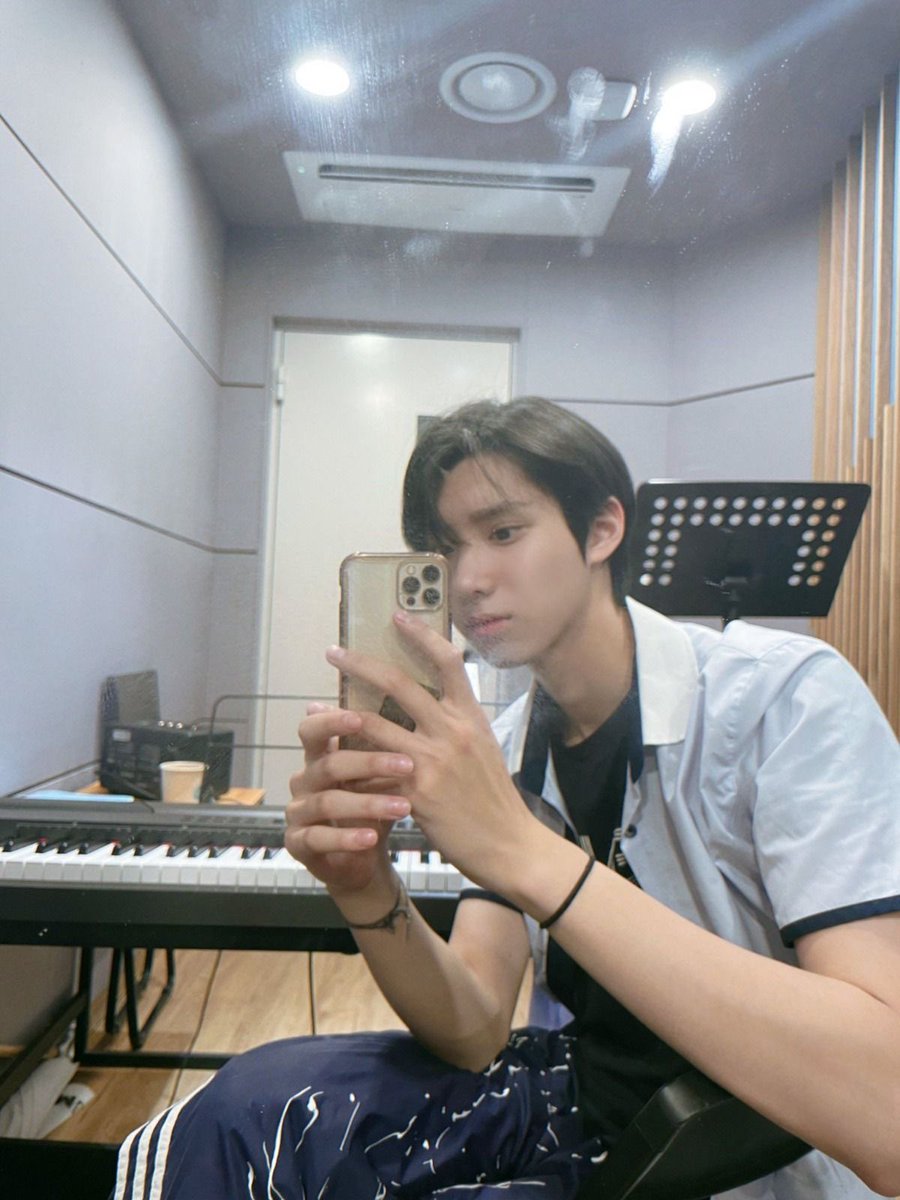 juwangx2's tweet photo. 개인적으로 주왕이 고등학생 때 사진 넘 조아함… https://t.co/hItHDYLnLT
