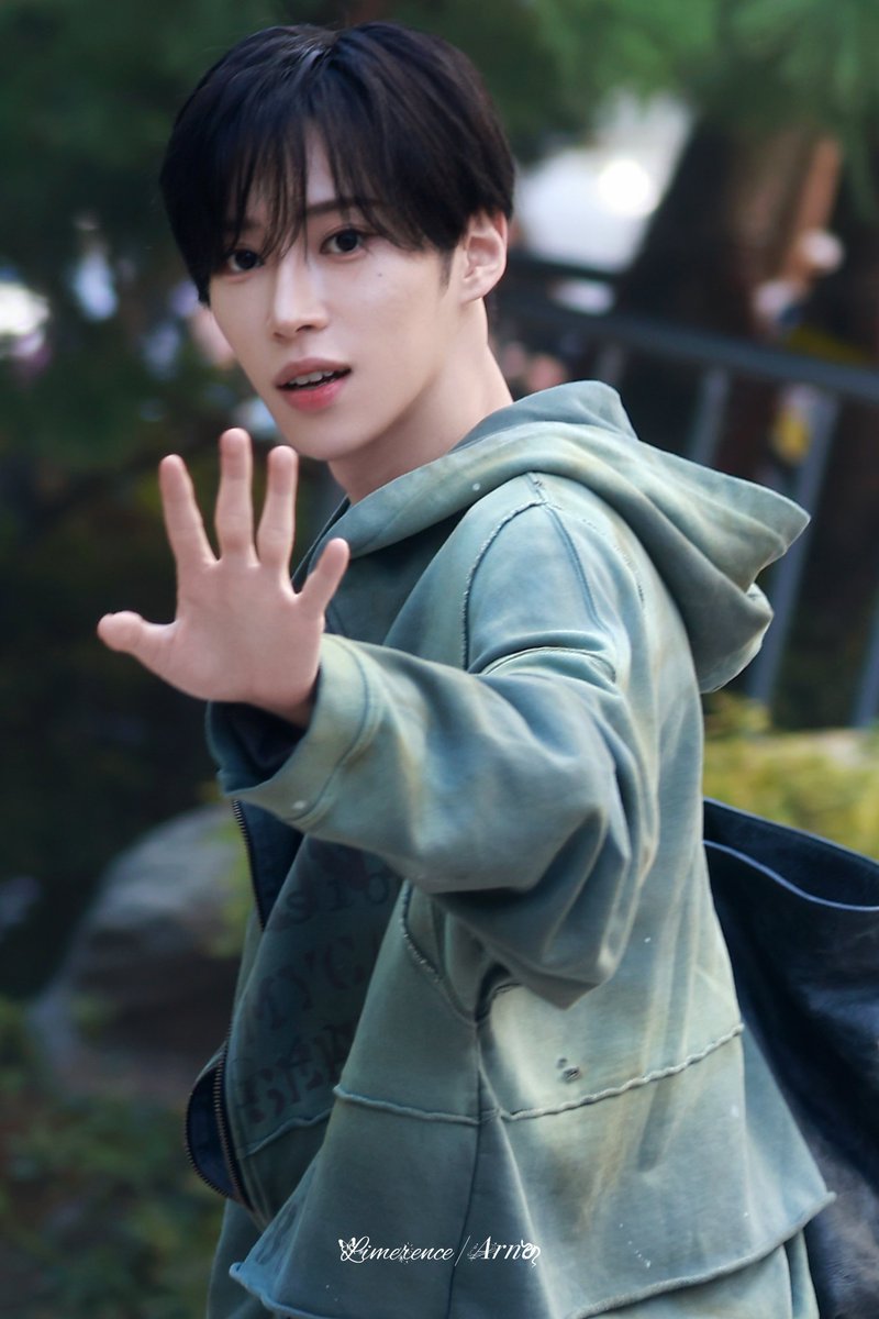 Limerence_0707_'s tweet photo. 260904

출근

#ARNO #아르노 #ALD1                    
#张家豪  #アルノ
#ALPHADRIVEONE #알파드라이브원 
#UNBREAKABLE_少年BEAST https://t.co/ZU5WlXgagT