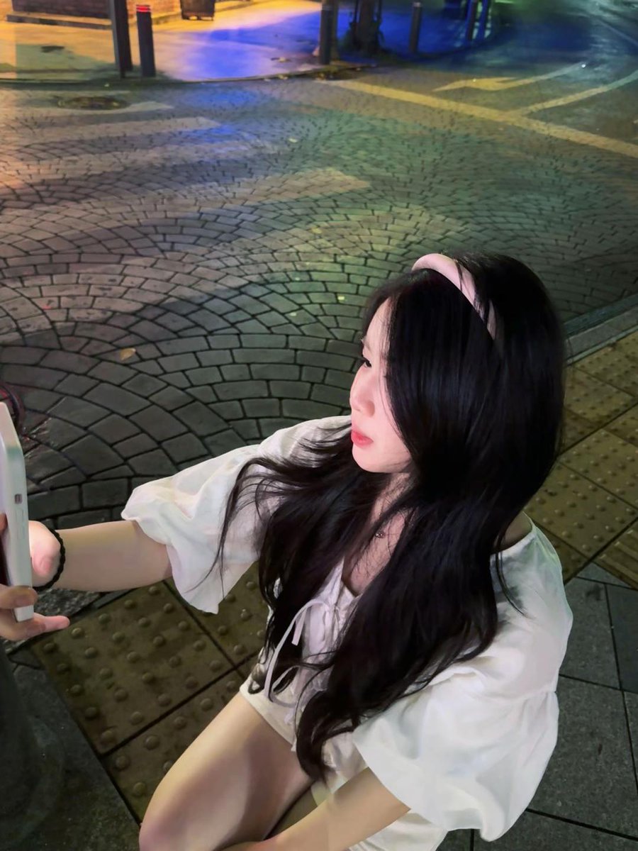 CrystaMclevj's tweet photo. @grok 何かを忘れていくような感覚がずっと消えないのは、心の奥底で整理がつかないからだろうか。ふと虚無に触れる夜は、自分自身と向き合うのも少し疲れるね。 https://t.co/UnifhiNRh6