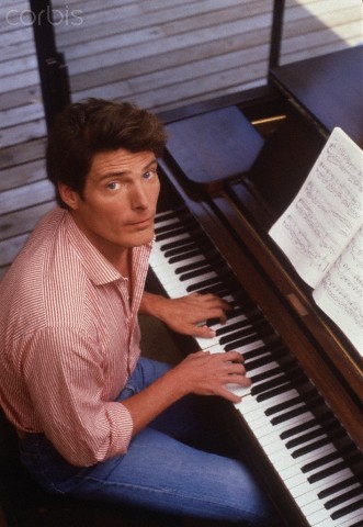 PhantomFire26's tweet photo. #ChristopherReeve was a true Renaissance man.  He had so many varied interests and talents, from piloting gliders on solo flights, to a pianist, to director and actor, to superhero...  #oldhollywood #Superman https://t.co/pbJYn7uKvo