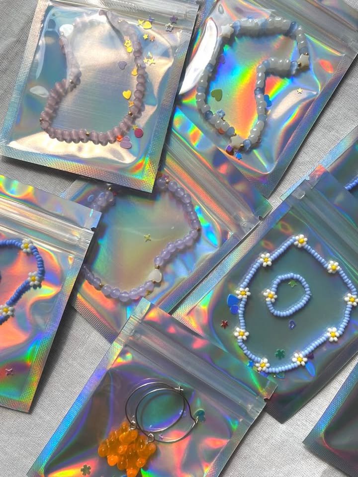 CustomBoxesLane's tweet photo. Go for a sheen effect to outshine. Holographic mylar bags perfectly align with your lustrous jewelry pieces like bracelets, cuffs, necklaces, etc.

https://t.co/hdmBA3J6ZZ

(904) 899-9020
 sales@customboxeslane.com

#CustomBoxesLane #SealFreshness #MylarBags #FoodStorage https://t.co/Tn6N6CxPuy