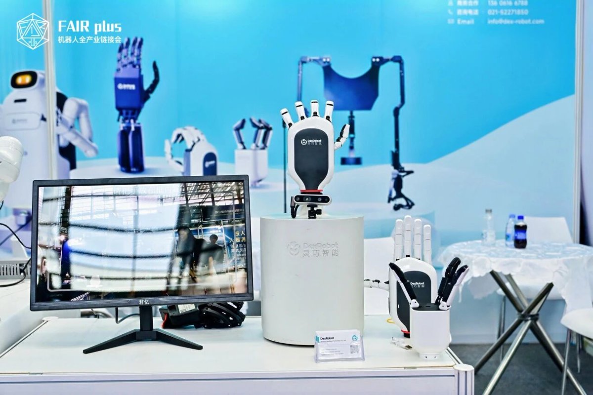 FAIRplus_sz's tweet photo. At FAIR plus 2026, @dexrobotchannel showcased its DexHand series alongside the DexCap data collection system, highlighting how hardware and data work together to push dexterous robotics forward.

From dexterous manipulation to scalable skill learning, FAIR plus 2026 brought the technology and the industry together.

Ready to see where robotics goes next? FAIR plus 2027 awaits. 🚀

#FAIRplus #Robotics #EmbodiedIntelligence #DexterousRobotics #HumanoidRobots #Dexrobot #Shenzhen