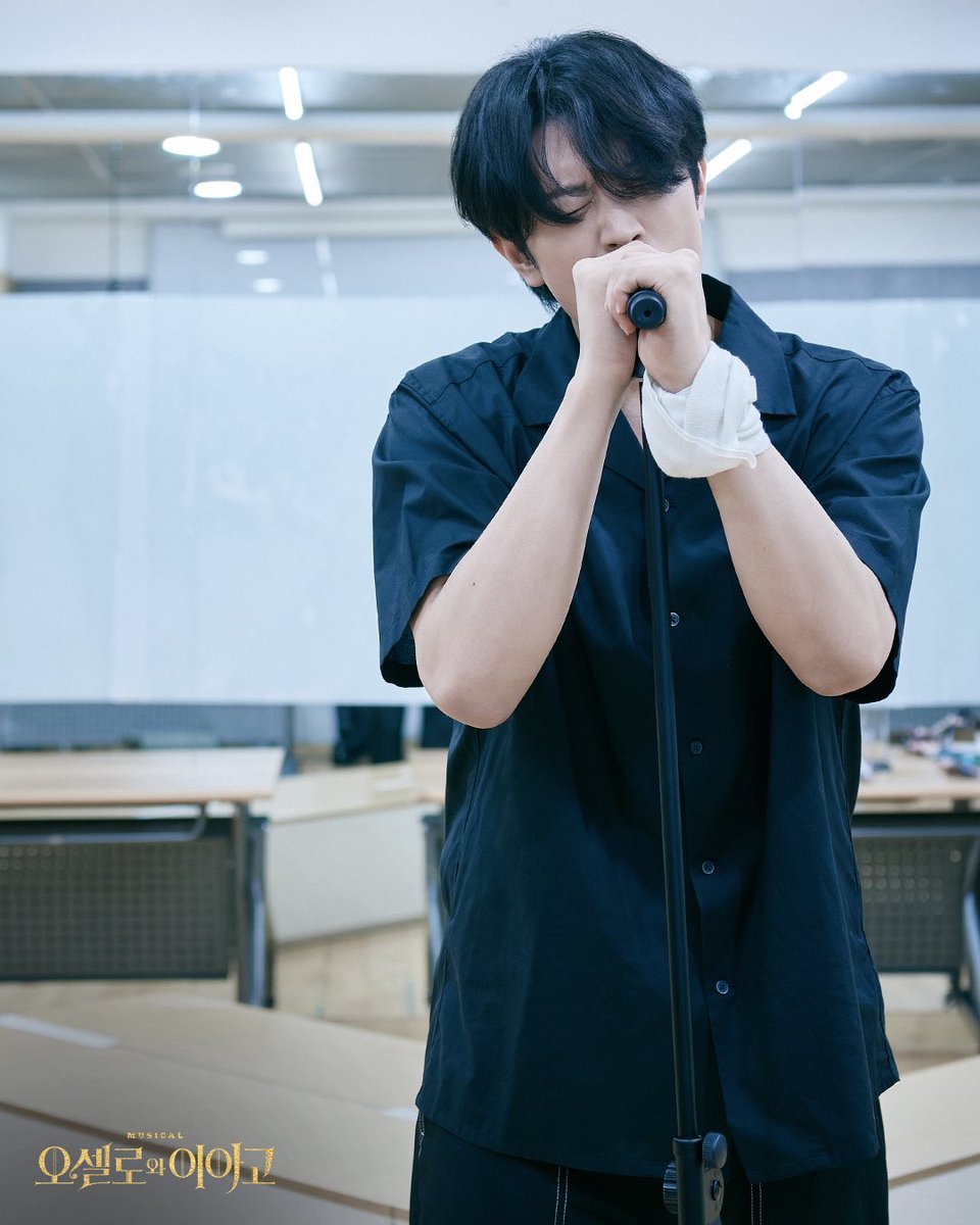 manggzz__'s tweet photo. 헐~~~ 손목에 저거 머야!!!!!!!! https://t.co/AA95igB7DQ