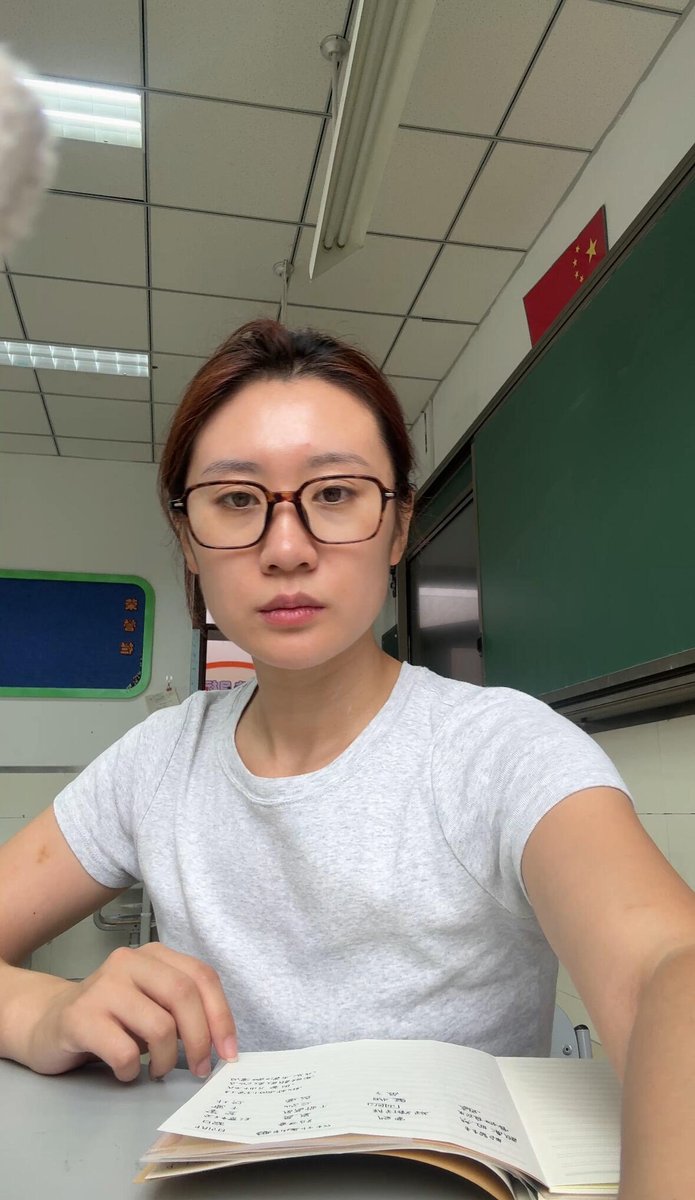 UChittaru's tweet photo. 30多岁圈子比较小，平时放学没事做，给孩子们上完课他们一走真的感觉挺孤独的，这种感觉谁有谁懂吗？ https://t.co/Wsl4skWW8t