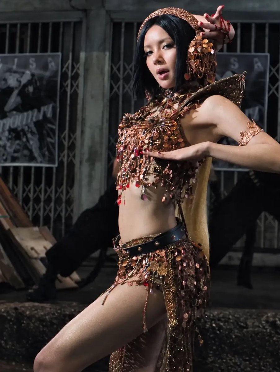 jsmtjyygyjbbjb's tweet photo. ชุดนี้สวยมาก เห็นชุดแล้วนึกถึงบุหงาหมื่นภมร https://t.co/bYSkjZs6nY