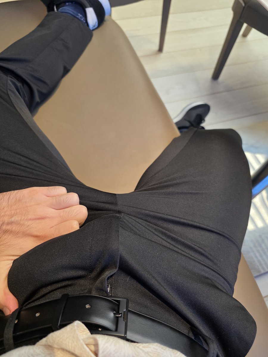 skg_boyy's tweet photo. Δύσκολα και στα καράβια...
.
.
.
.
#gay #public #horny #poutsa https://t.co/C6iMv4gRY2