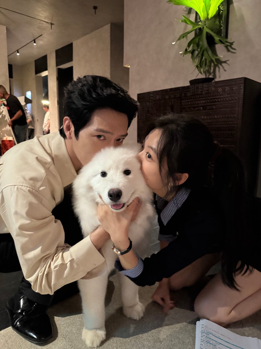 bb_ro77's tweet photo. 댕댕이 루크 부럽다 ( 내가 너 하고싶어 ) https://t.co/AOuaZEdbB2