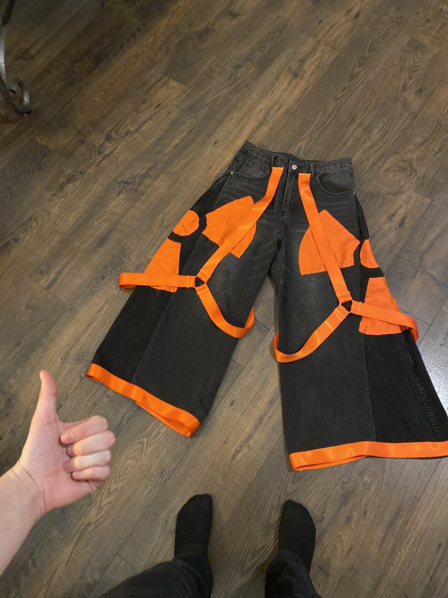 Wizard_Machine's tweet photo. Finished the cool pants! !!!!!! Come find me tomorrow at sacanime wearing my fursuit and cool pants! https://t.co/dJxcVFFXMA