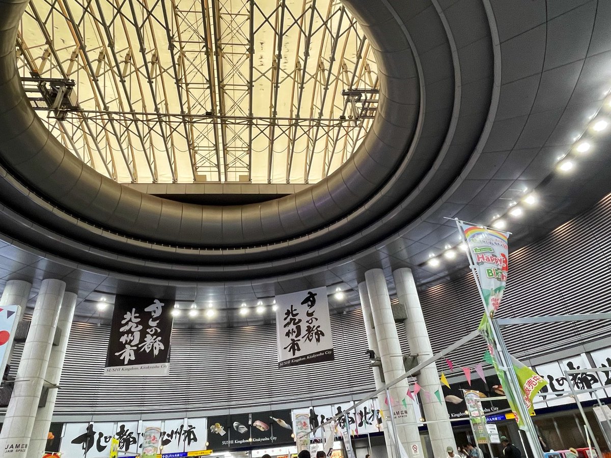 kaor1n_n's tweet photo. 北九州　小さい頃から大好きな小倉駅の景色🫶
ごはん美味しいし　人おもろくて優しいし
住みやすいし　アクセスいいし　夜景まじ綺麗ですし　観光スポットもたくさんあるよん✌️
みんな北九州遊びに来んね〜☺️ https://t.co/XhldVlml9a
