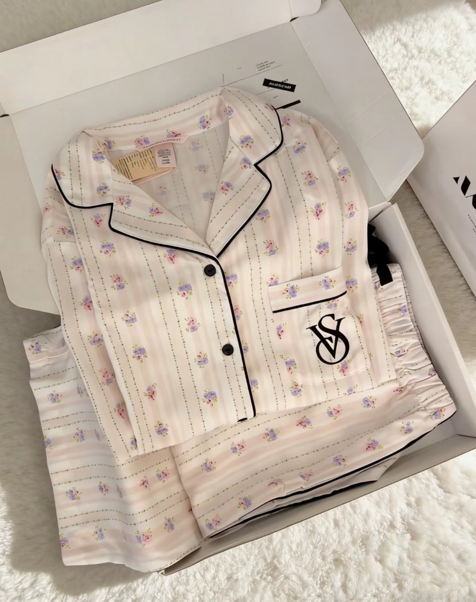 199cm__'s tweet photo. Victoria’s Secret Cotton Soft
ลายน่ารักมากกก ลด 50%
เป็น SS25 นะคะ 

ขาสั้น 2490.- 
ขายาว 2990.-

อุปกรณ์ครบ มีถุง + กล่อง https://t.co/zDVH36G6oY