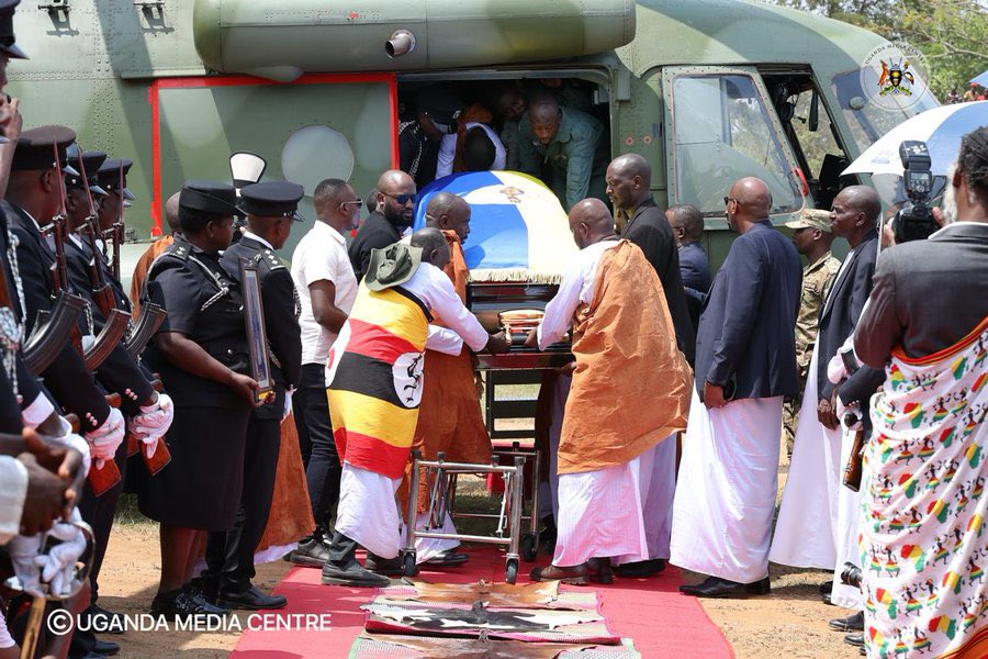 ObukamaBwaTooro's tweet photo. Agutamba 😭 https://t.co/fTNbVxA7z3
