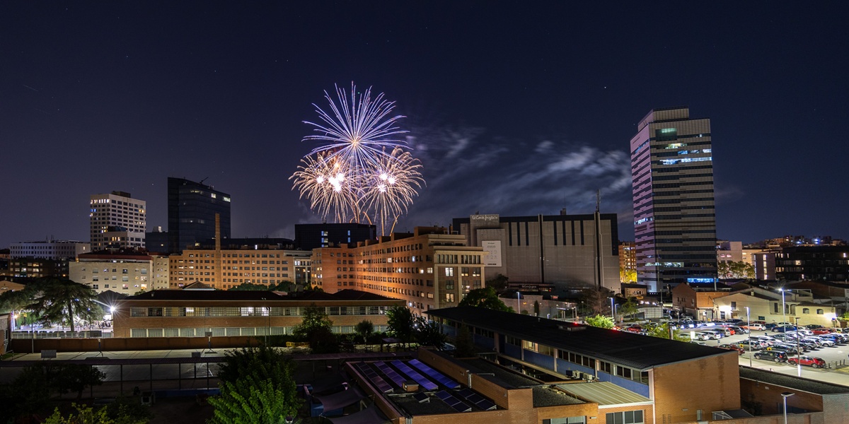 iSabadellcat's tweet photo. 🚓Dispositiu especial de seguretat per la FM de Sabadell: controls a la sortida del tren, un centenar de càmeres coordinades des de l'Eix Macià i el dron sobrevolant els concerts.

https://t.co/2w0kINrGDC https://t.co/b6b2nowS2a