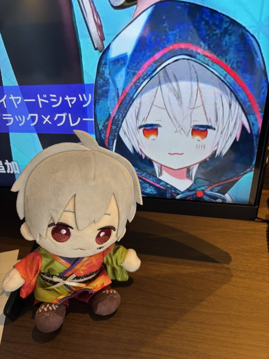 flyd_potato's tweet photo. 最後に、ホテルで撮ったぬい達の写真を供養しておきます
左から
画面の中の本人から見られているまぬ、スヤスヤまぬｽﾞ、椅子占領まぬ、全てがぼやけた結果ラスボスみたいになったまぬ、となっております https://t.co/izqOehLAh2