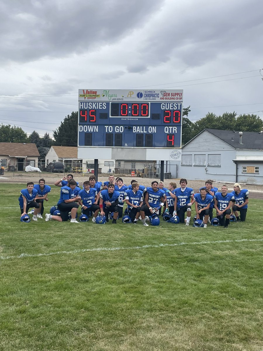CoachSchaffeld's tweet photo. Freshman football is one of those amazing opportunities to teach the young guys the skills and standards of what it takes to be a champion and to help get them ready for the future of the program. #YoungPups #LilDawgz #FreshmanFootball #EmmettHuskies https://t.co/P2mQ1Zi2yK