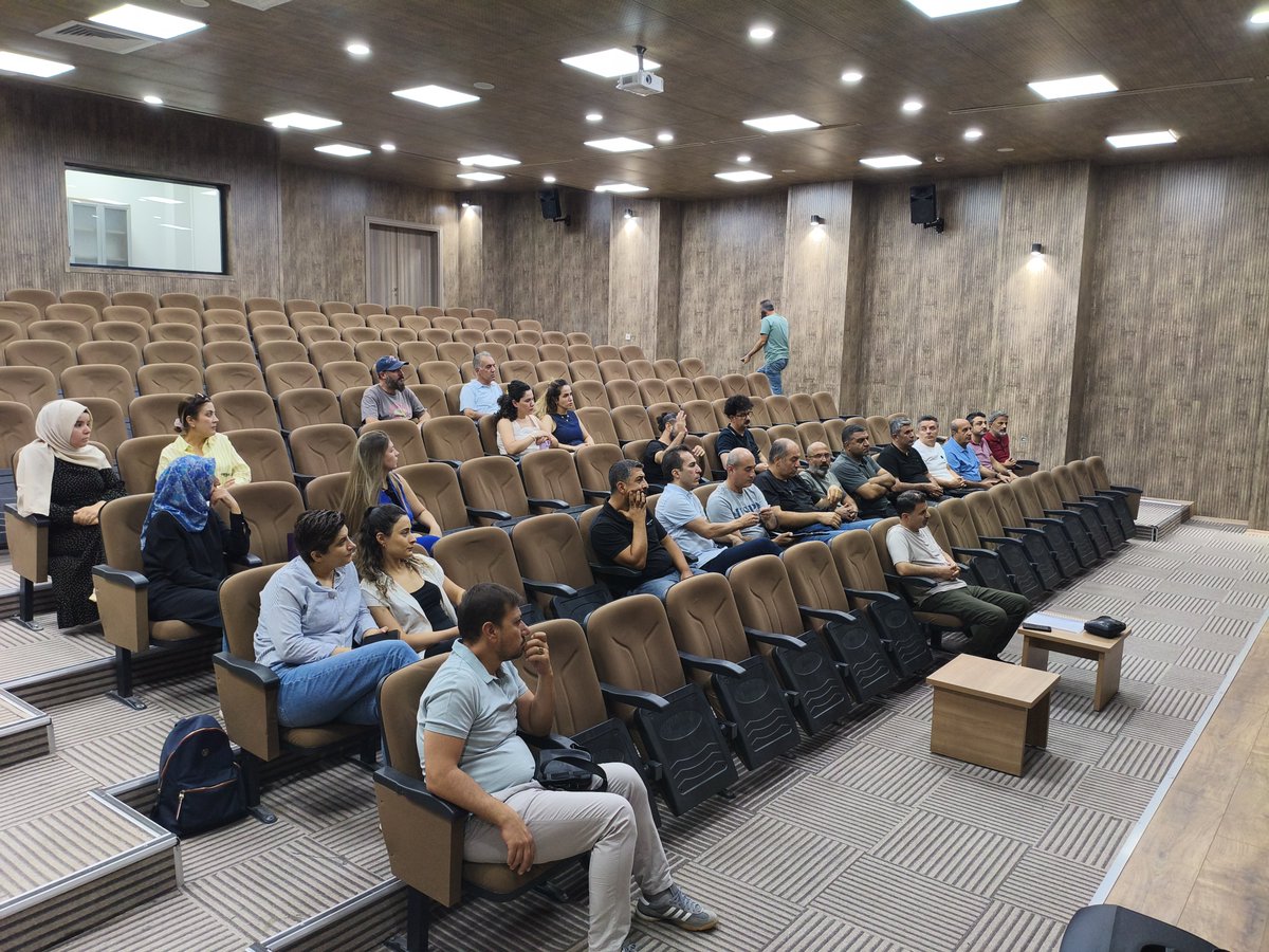 IsgDiyarbakir's tweet photo. İl İşveren Vekilimiz Sn. Hasan BERHUNİ başkanlığında; Merkez ve Taşra İlçelerimizde görevli İş Güvenliği Uzmanlarımızın katılımıyla 2026-2027 Eğitim-Öğretim Yılı Dönem Başı Planlama Toplantısı'nı gerçekleştirdik.

​Toplantıda, okullarımızda görev yapacak bahçe ve temizlik personellerimize yönelik düzenlenecek "Temel İSG Eğitimleri" ve dönem içi çalışma takvimi planlandı.

@tcmeb @Yusuf__Tekin @CihadDemirli @meb_dhgm @omurfatih @mebisgb
@ozkan_meb @sadoglu_salih @berhuni47 @MustafaKndrn21