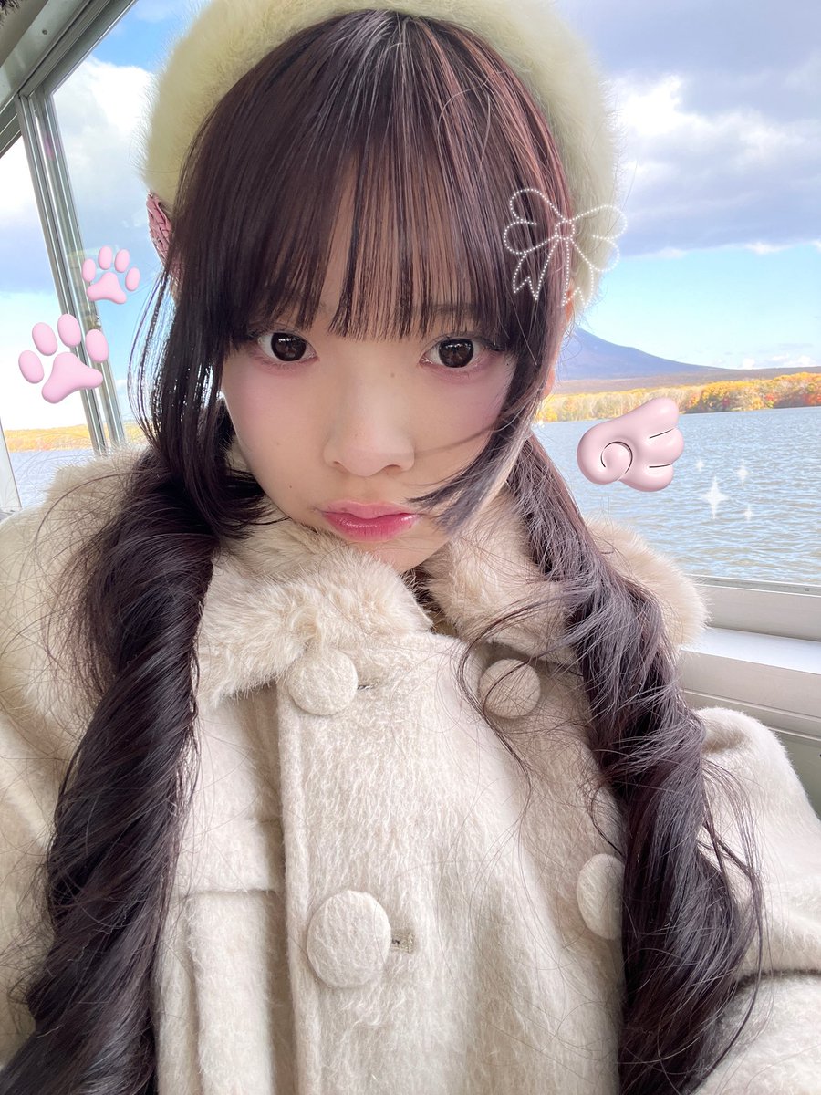 __feui_11e's tweet photo. このコート着るだけで平成ガーリーな女の子になれちゃうᯠ_  ̫  _ᯄ Ⳋ🎀 https://t.co/9wzxEANsz7