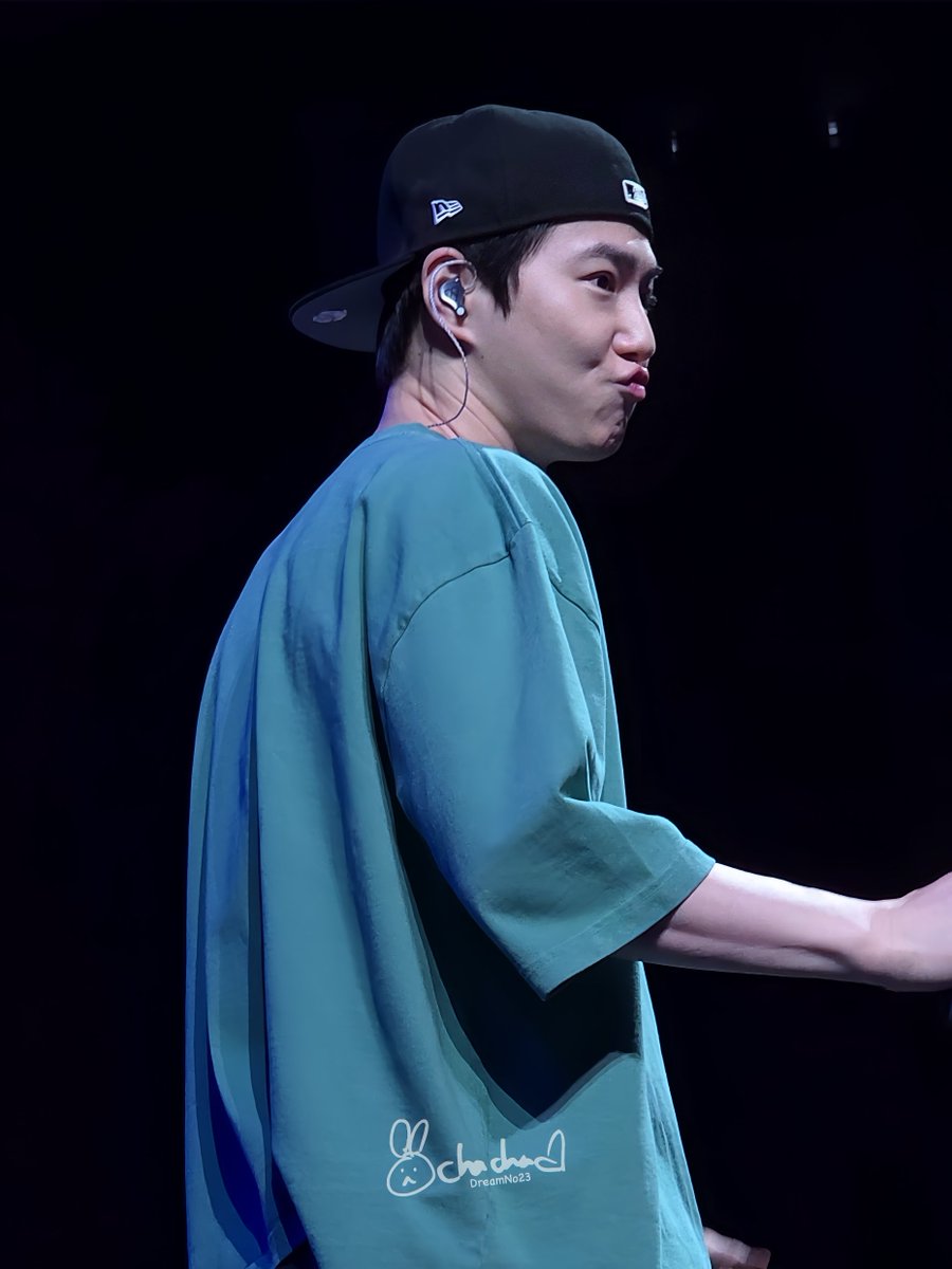 DreamNo522's tweet photo. Junmyeon pouty lips 😗 https://t.co/GOZ3tVc5tk