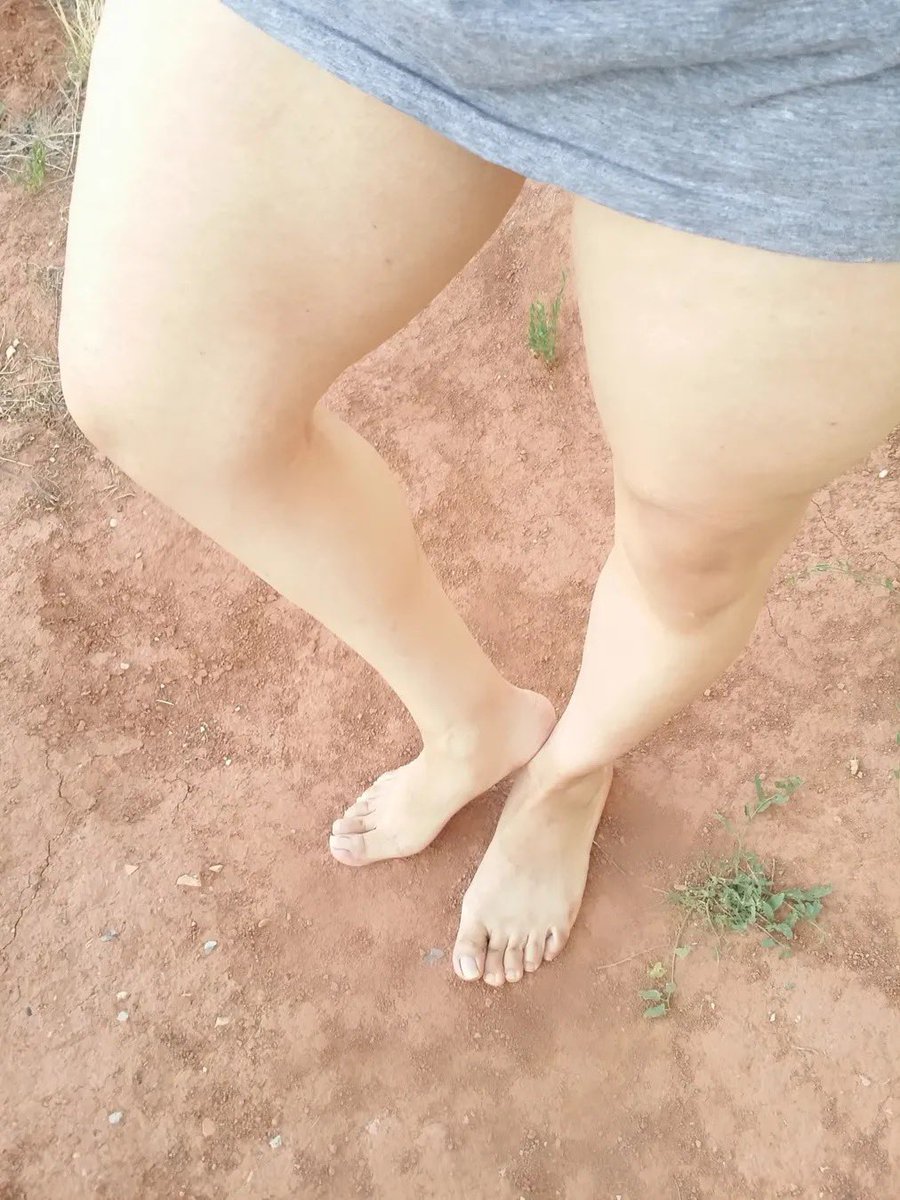 SamusArana99's tweet photo. Good morning from my legs and feet. 
#stinkyfeet #vinegaryfeet #peeeyooo #palefeet https://t.co/YLcnWFGhaW