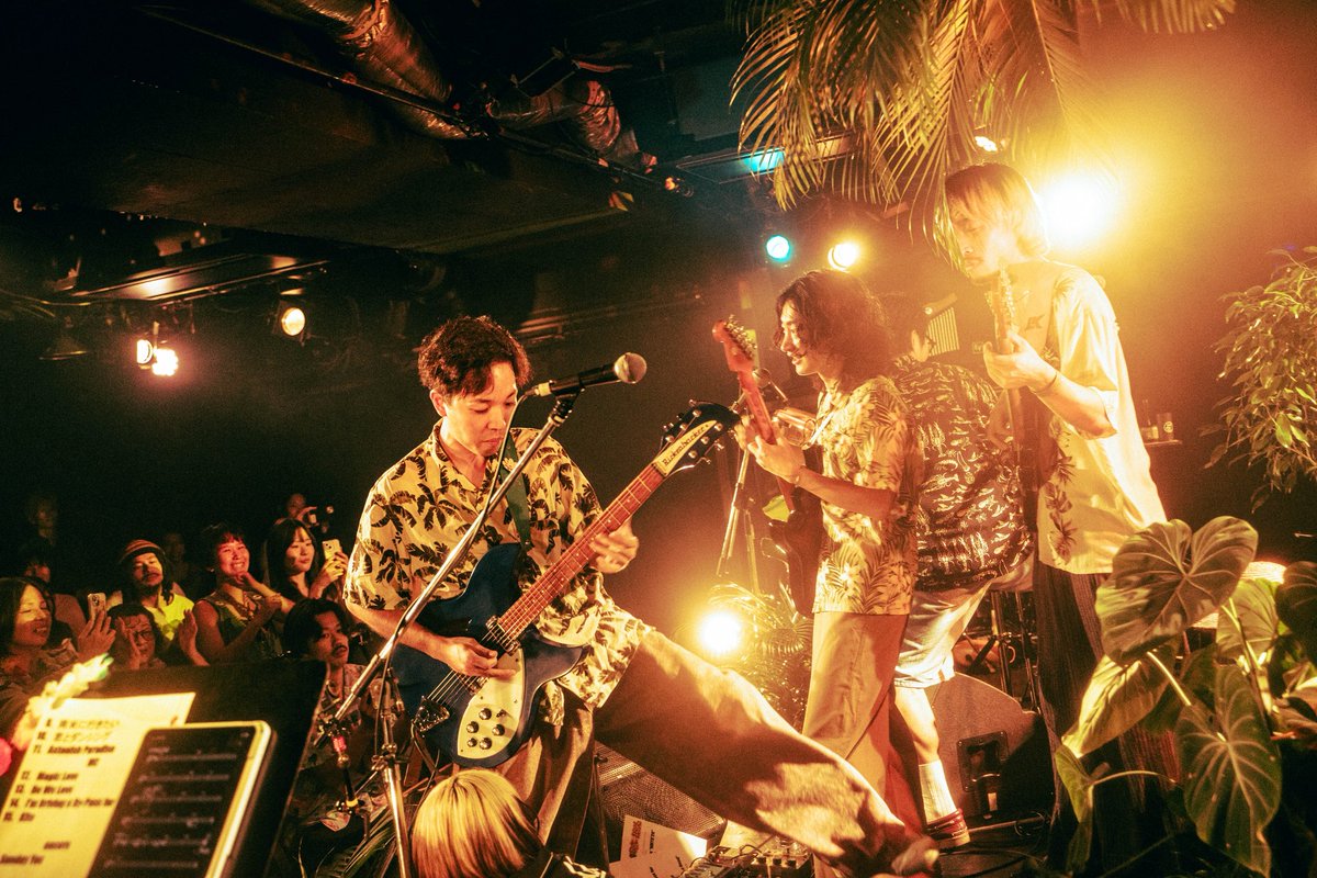 CosmicMauve_'s tweet photo. 🌴Thank you for comming🌴

昨日は夏面着陸に来てくれてありがとう！
植物に囲まれた僕たちの無人島、どうでしたか？
全員の想いがぎゅっと込められた、1度きりの夏のイベント。
楽しい事も辛い事も全部海に詰め込んで、皆んなと一緒に過ごしたような、そんな気持ちです。
楽しかった！ https://t.co/PzL7XAXXlH