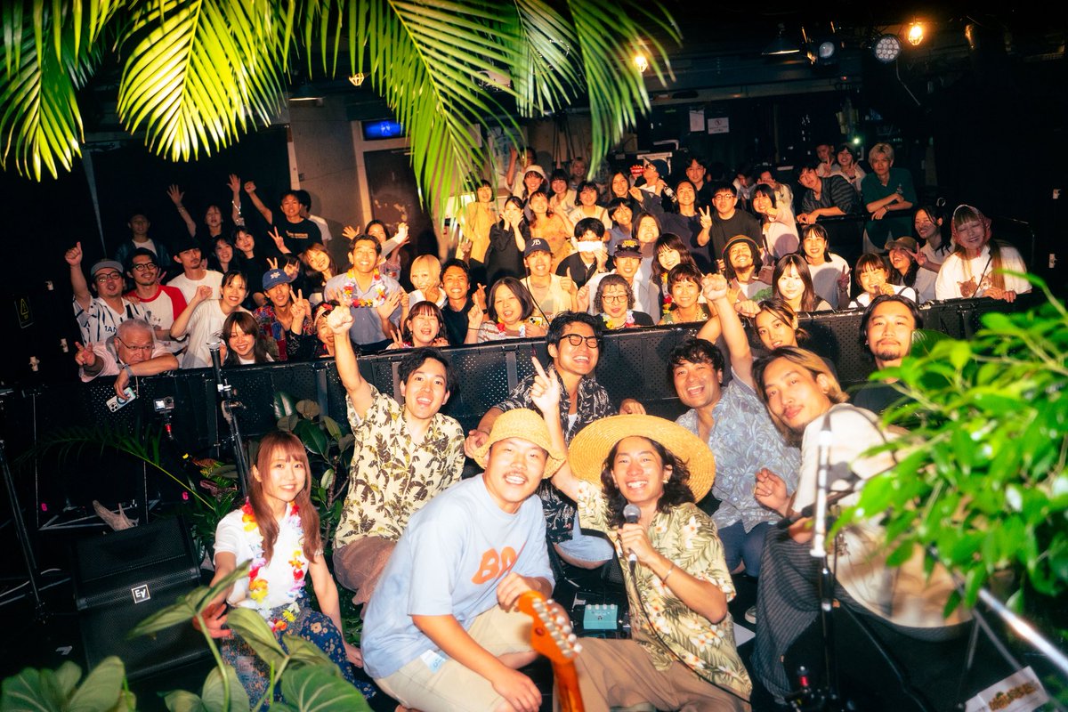 CosmicMauve_'s tweet photo. 🌴Thank you for comming🌴

昨日は夏面着陸に来てくれてありがとう！
植物に囲まれた僕たちの無人島、どうでしたか？
全員の想いがぎゅっと込められた、1度きりの夏のイベント。
楽しい事も辛い事も全部海に詰め込んで、皆んなと一緒に過ごしたような、そんな気持ちです。
楽しかった！ https://t.co/PzL7XAXXlH