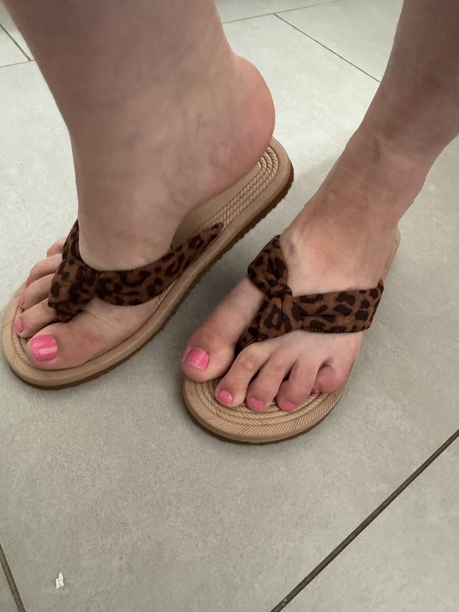 austriansocks's tweet photo. Meine neuen Flipflops für den Urlaub🏖️🏖️

Wer will die übernehmen?

@rtsubbi @dev_oted @rt_feet
@FindomPromoHQ @RTDoms @FeetToesSoles
@FeetForumArea @feetforlosers @goodrtboy90 @FootParadiseRT
@SupporterSebi 
#feet #footfetish #footfetish #fußfetisch #fuße #femdom #findom #humanatm #feetworship #socks #sockslover #socklove #stinkyfeet #flipflop