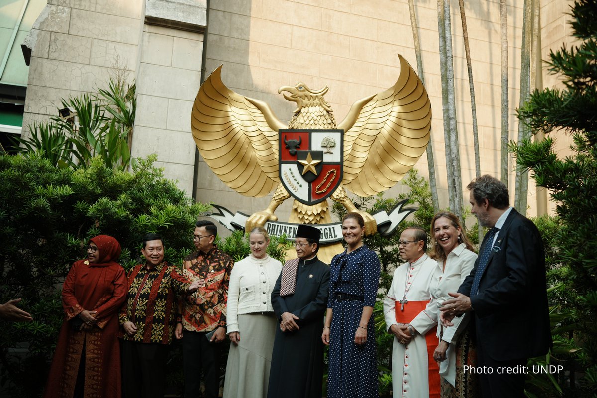 UNDPIndonesia's tweet photo. From Istiqlal Mosque to Jakarta Cathedral through the Terowongan Silaturahmi, HRH Crown Princess Victoria experienced 🇮🇩’s commitment to tolerance &amp; pluralism.

#unityindiversity, it is a reminder that #sustainabledevelopment begins with societies where everyone has a place. https://t.co/1veb8l2Tuk