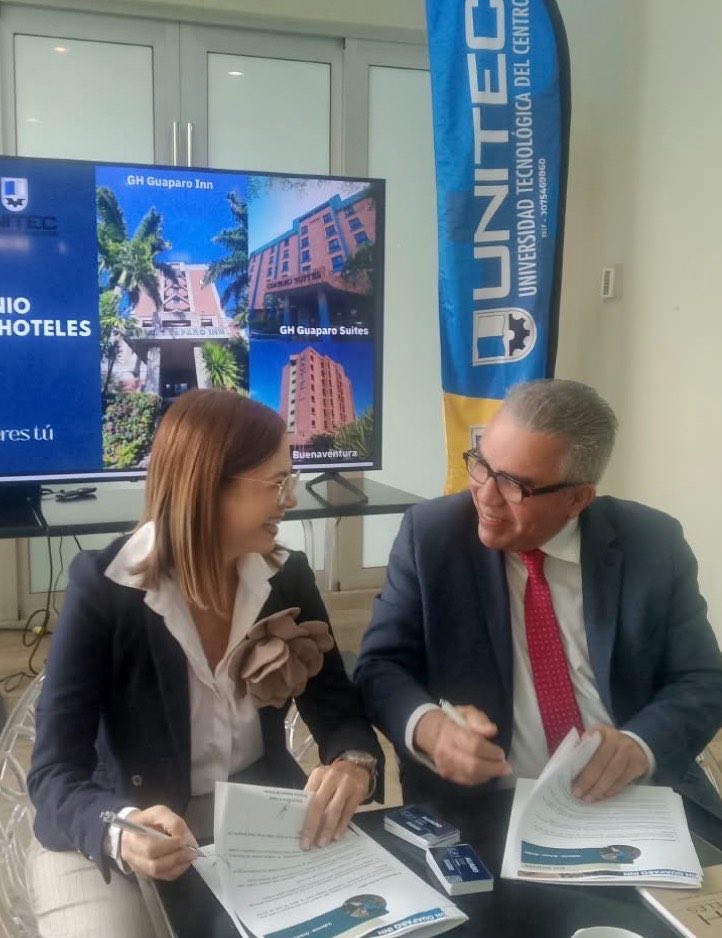 Luisemartinezh's tweet photo. ¡Feliz día!

Continuamos sellando alianzas que hacen posible multiplicar nuestra oferta educativa con la mayor calidad.

Ahora concertamos acuerdo con @ghhoteles -con magníficos hoteles en #Venezuela y #Aruba- para la formación de su personal y la realización de distintas actividades del quehacer universitario.

¡Gracias a los directivos de la cadena y muy especialmente a nuestra egresada Claudia Escarra por la confianza puesta en @UNITEC_VE!

#4Septiembre