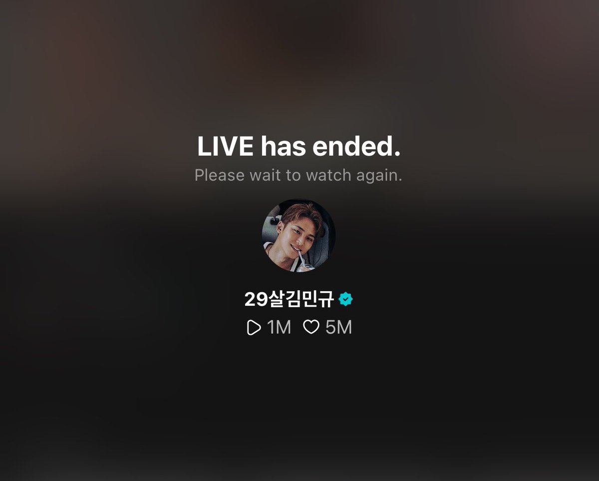 Verniizx's tweet photo. thank you mingyu for always spending time with us.. we love you 🫂🖤 #민규 https://t.co/Kvk3AZdTWb