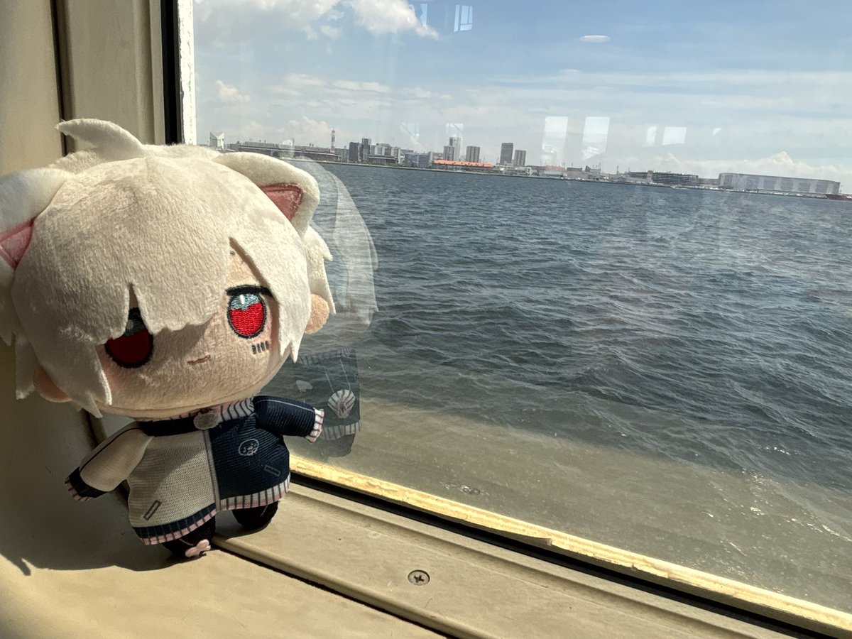 flyd_potato's tweet photo. 【遊覧船 ロイヤルプリンセス】
もっと海が見たいなぁと思いながらふらっと歩いていたらたまたま出航前の呼び込みを聞き付け、運命を感じて乗ってみました🛥️
船から見える景色の解説を放送してくれて、40分の船旅もあっという間！
屋上デッキで神戸大橋の下も潜れたので大満足 https://t.co/vmldyMI24G