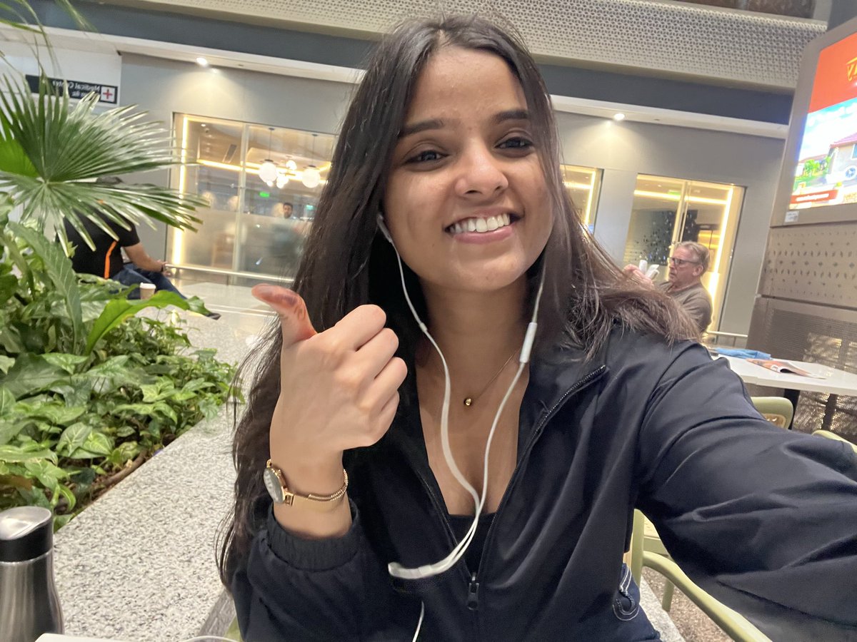 jhalakkgupta's tweet photo. turning the airport into a temporary HQ 
why not🤷🏻‍♀️ https://t.co/qUpo3MEIEu