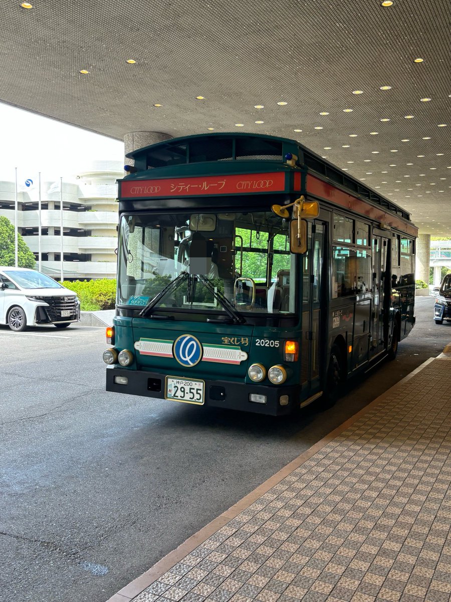 flyd_potato's tweet photo. 【乗り物編】
二両編成の珍しいバス、ポートループ
レトロな趣のある見た目のバス、シティループ
先頭席がジェットコースターみたいでワクワクした、ポートライナー
遊覧船然り、今回は珍しい乗り物にたくさん乗れた旅でした https://t.co/ySyYd4VX5k