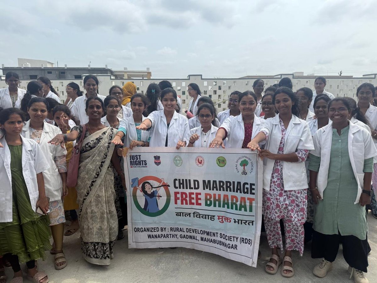 KDivya340790's tweet photo. #ChildMarriageFreeWorld
#ChildMarriageFreeIndia
#JustRightsForChildren
Child marriage free Bharath Awareness &amp; pledge program with Nursing /medical students -RDS Wanaparthy. https://t.co/0h1Kd58R3O