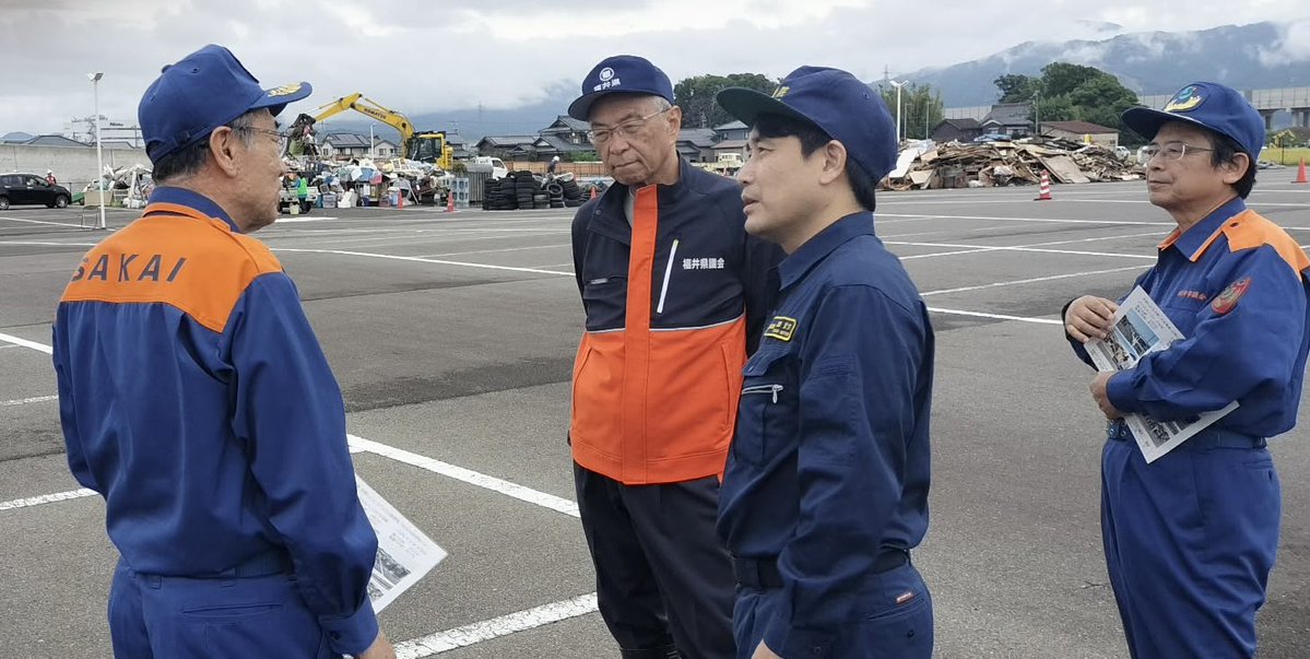 HiroTakinami's tweet photo. 本日もスケジュールの合間に被災地現場入り。

ボランティアセンターにもご挨拶に行きました。（日曜日に自分自身、災害ボランティア活動に参加します！）

写真は、福井市、坂井市、永平寺町。 https://t.co/Uf9RJwTYzF
