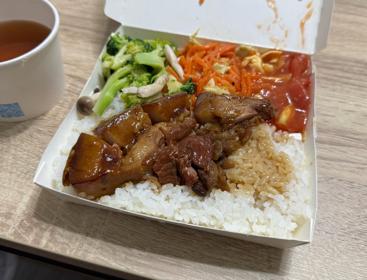 ken_sabo1000's tweet photo. 台湾飯が美味い！
台湾に着いてから1週間雨だったけど、ようやく今日太陽が見れた！ https://t.co/6JQQe7uFpR
