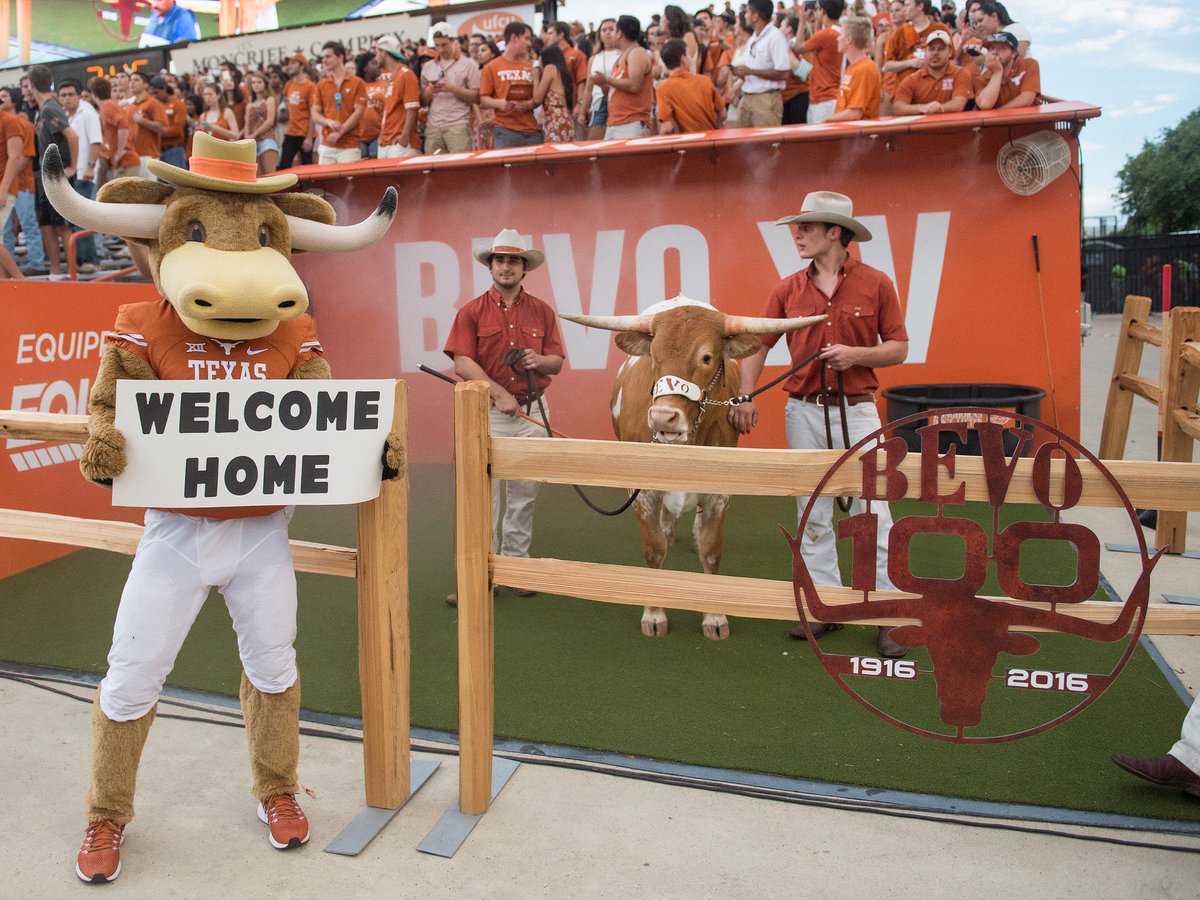 TexasFootball's tweet photo. Bevo's DKR debut, 10 years ago today 🥹

@TexasMascot https://t.co/II8ci6XoYX