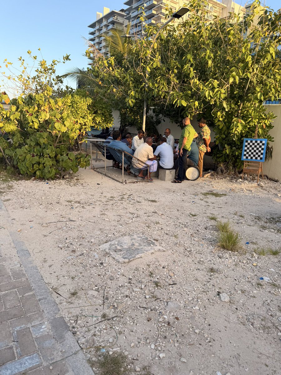 beelzabool's tweet photo. Masveringe Park mithan @MaleCitymv councilarunah adhi @Mayor_Malecity @adamazim nufennaneeba. Maleyge moonumathi tharageeaka beynunvefa .  Mi city councilakee emme mussandhi council. https://t.co/SCtn0xZyc7