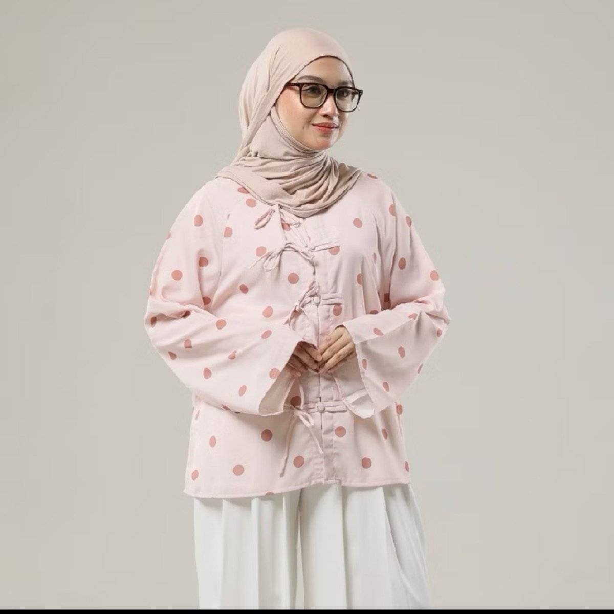 punyagissss's tweet photo. Comelnya polkadot cheongsam niii
Betul betul betul https://t.co/sddmsWYhOY