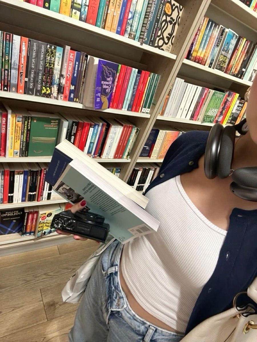 Librosjiar's tweet photo. Mi mayor problema es que siempre hay algún libro nuevo que me quiero comprar https://t.co/9kaGj7XFvq
