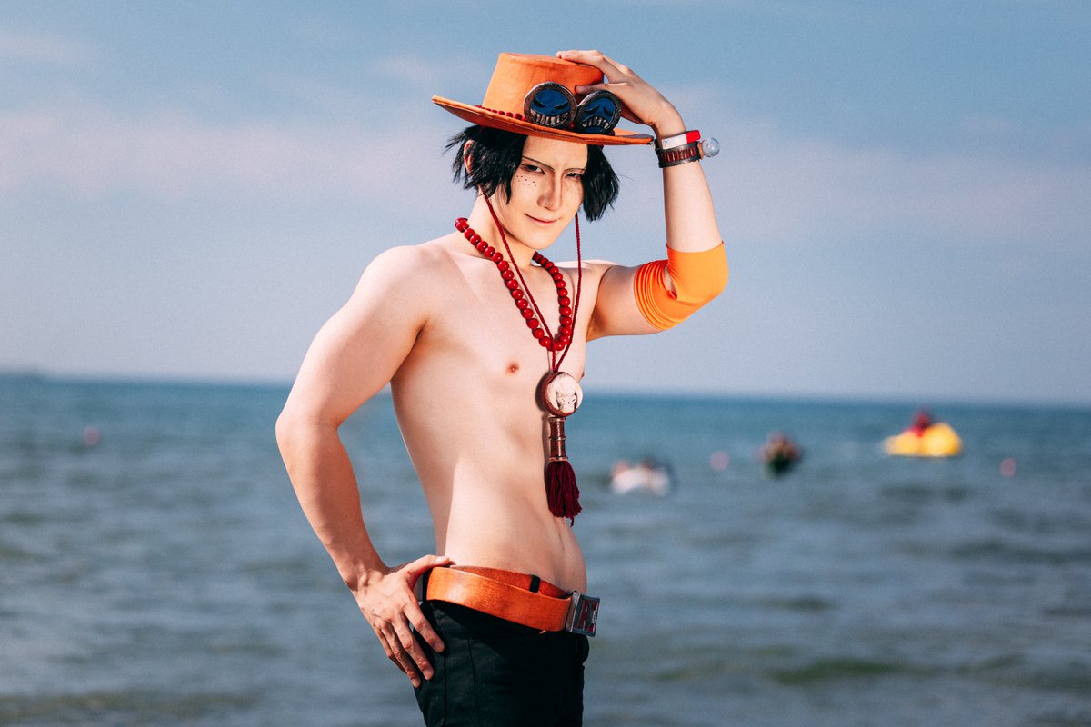 shy_natural's tweet photo. 【Cosplay】ワンピース　エース

　　　出来の悪い弟を持つと
　　　　　　　　　　兄貴は心配なんだ

photo:コツメさん(@Asc_otter1 )
#コスプレ大海水浴 https://t.co/XKDqc8DfP3