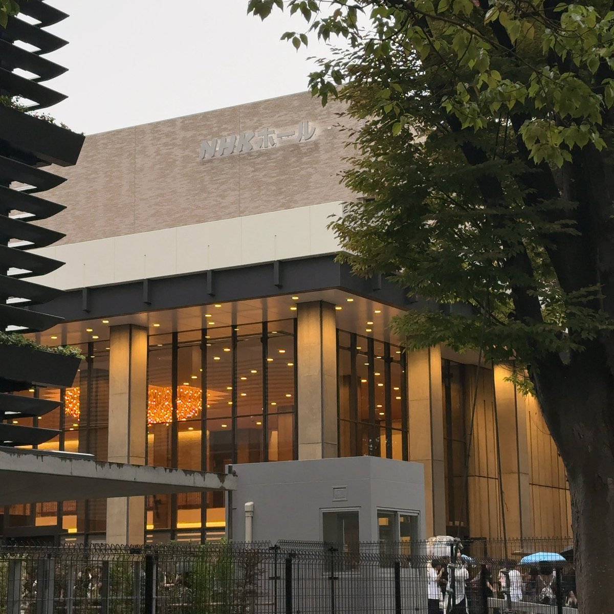 kotetsu3rd's tweet photo. 本日はこちら、
NHKホールにて、

Char 50th Anniversary Tour 2026

でしたー

Charの1枚目のシングル「NAVY BLUE」から50年とのこと、そんなに経ちますか、すごいですねー

2階席右ですが、前の方なので意外とステージ近かったな

楽しかった！！😊

#CHAR
#NHKホール https://t.co/uTdB3Bjk6B