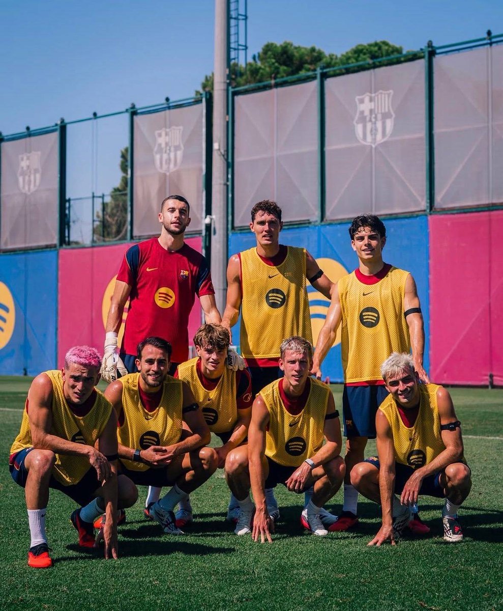 BarcaTimes's tweet photo. 𝐖𝐈𝐍𝐍𝐈𝐍𝐆 team in training today 💛 https://t.co/QfAplTjyox