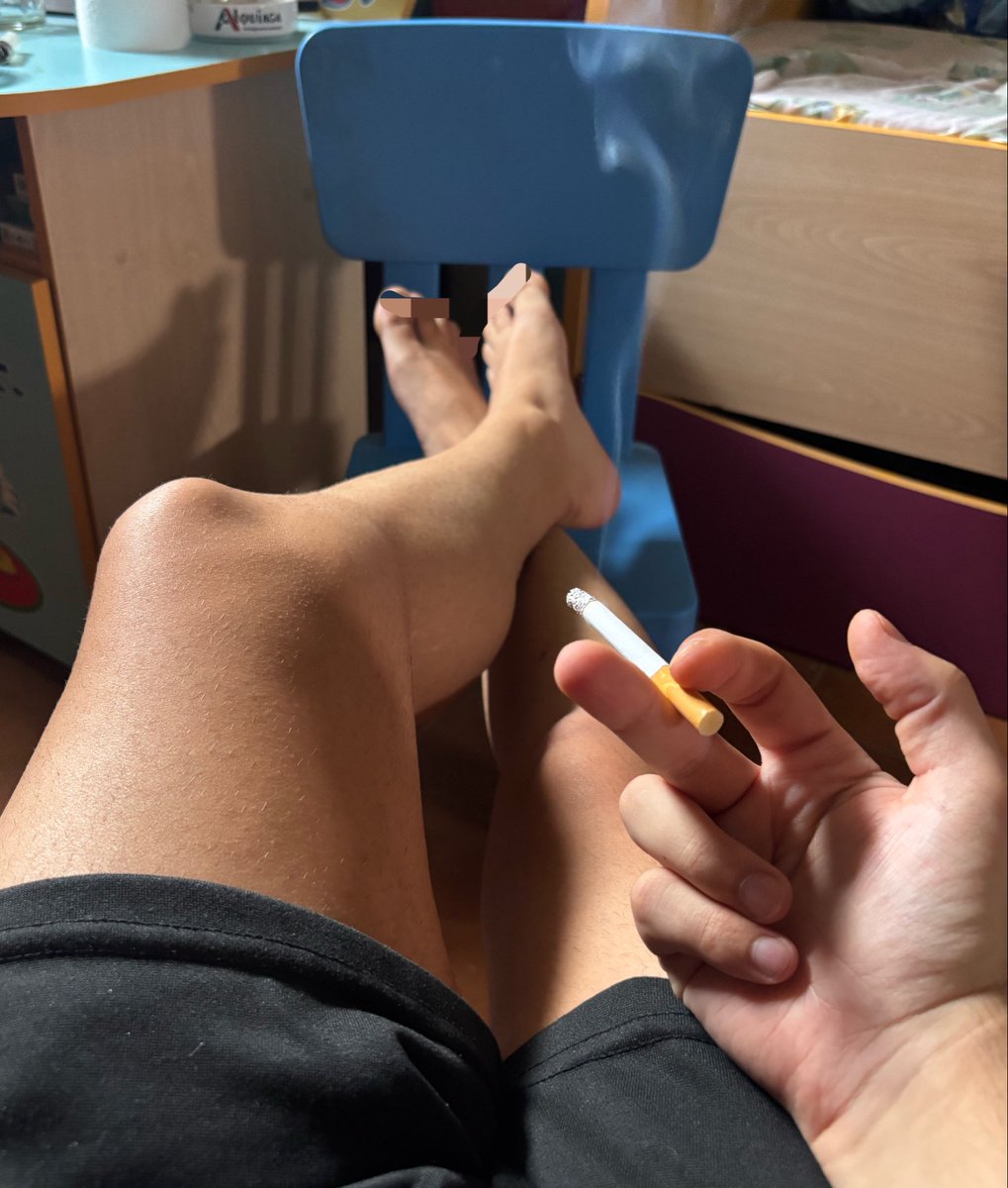 amooikeer's tweet photo. Quiero una putita aquí a mi lado con la boca abierta haciéndome de cenicero humano, es tu fantasía consentir a este niñato cachondo por drenar zorras🦊
ACTIVO SESIONES ONLINE🤫💶

#Feet #sumiso #sumisofinanciero #FinDom #cashmeet #fetiche #pelele #paypig https://t.co/2b3UAqdzcA