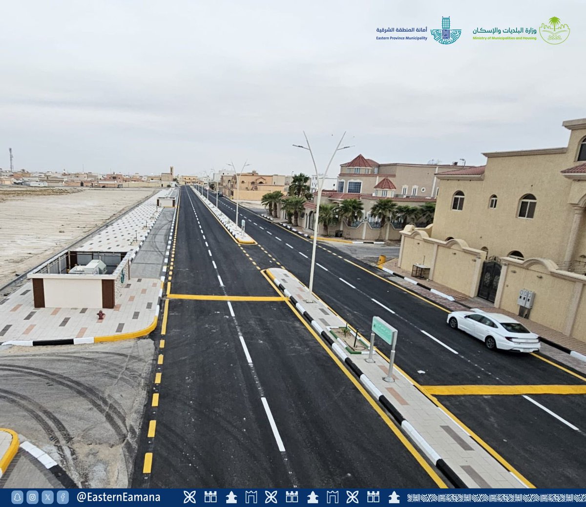 EasternEamana's tweet photo. نحو بيئة حضرية أكثر كفاءة 🏙️ ✨

🚧 انتهت #أمانة_المنطقة_الشرقية، ممثلةً بـ #بلدية_عين_دار، أعمال إعادة تأهيل وتطوير شارع أمير المؤمنين عمر بن الخطاب -رضي الله عنه-، ضمن جهودها المستمرة لرفع كفاءة الطرق والمرافق، وتحسين المشهد الحضري، والارتقاء بجودة الخدمات المقدمة للمستفيدين. 🌿✨

#وزارة_البلديات_والإسكان 
#الشرقية_أمانة | #جودة_الحياة 
#أنسنة_المدن | #السلامة_المرورية