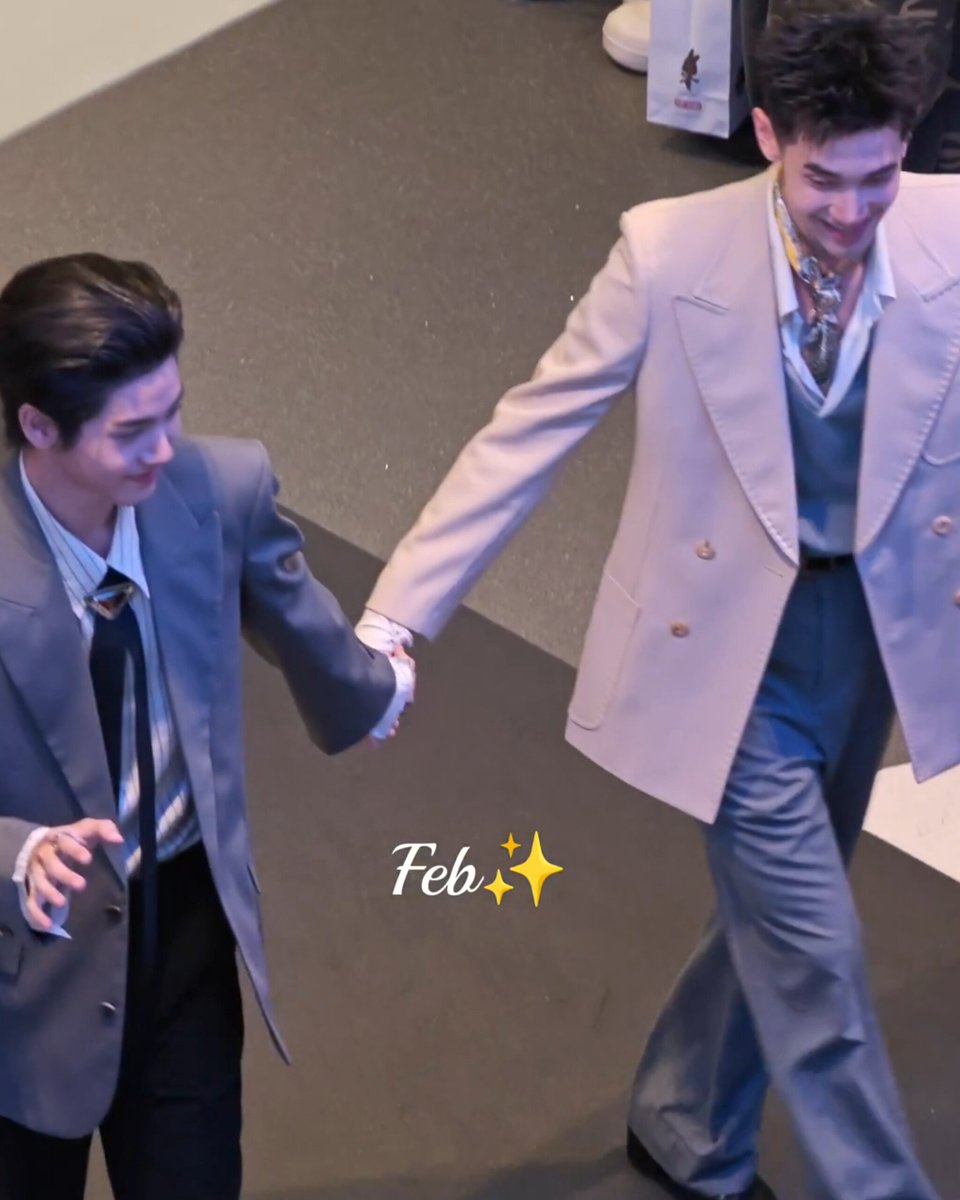 itzforyouth's tweet photo. OH MH GOD ALMONDPROGRESS HOLDING HANDS !! https://t.co/Vzn5JlGkeP