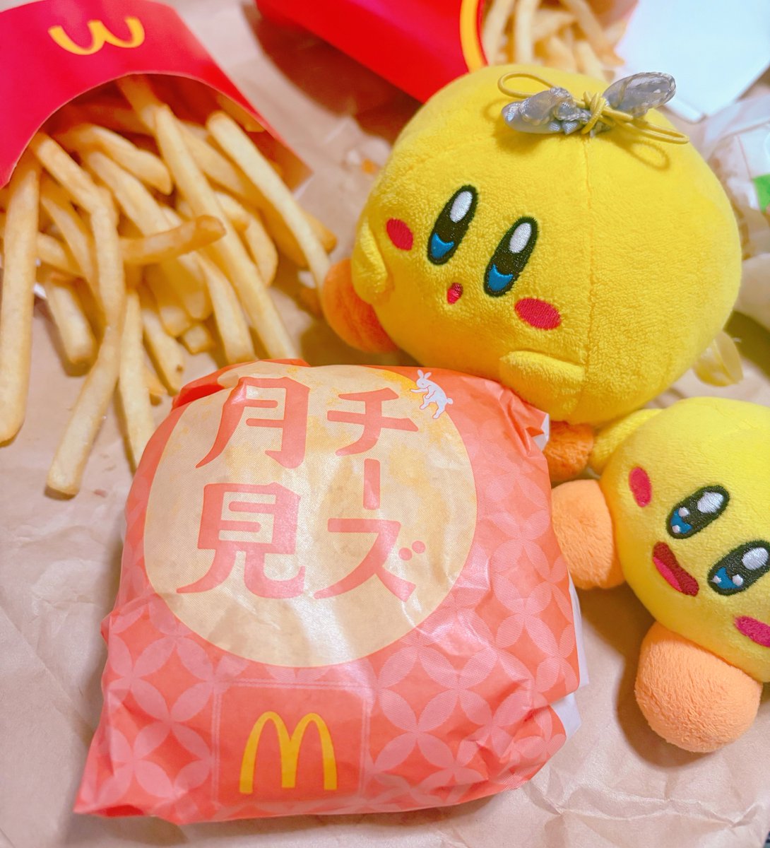 22pizza_2's tweet photo. 月見の季節だねっ🍔🍳 https://t.co/j8js74FHyh